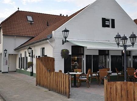 Hotel Restaurant Twee Weert Exterior photo